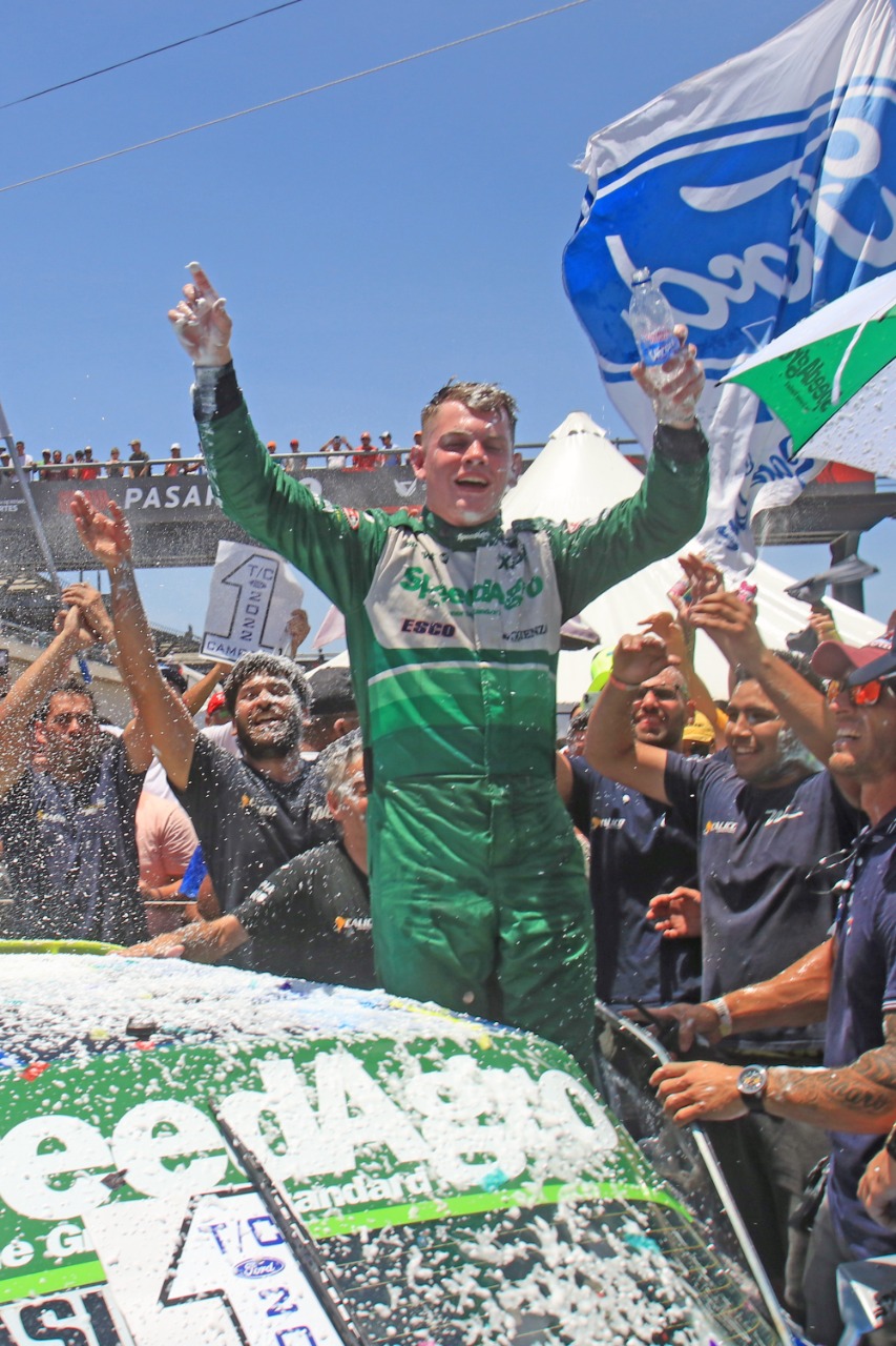 Los festejos del campeón del TC Pista en el ojo de Berna Bosco: WhatsApp Image 2022-12-11 at 13.47.44 (1).jpeg